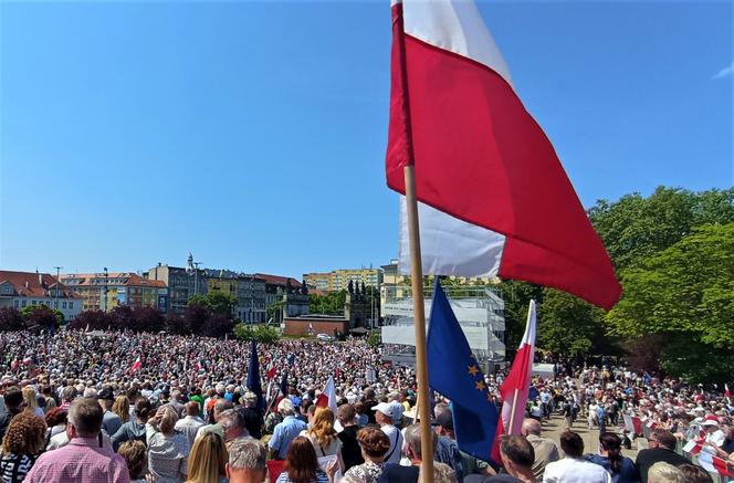 Manifestacja 4 czerwca na placu Solidarności w Szczecinie