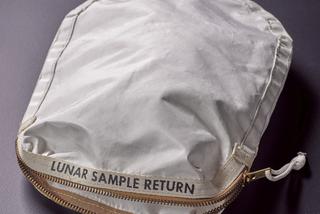 Ta torba była na Księżycu. Teraz chcą ją sprzedać za 16 mln zł! [ROCZNICA MISJI APOLLO 11]