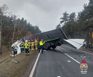 Wypadek na D10 pomiędzy Bydgoszczą a Toruniem. Zderzyły się cztery pojazdy. Jedna osoba nie żyje [ZDJĘCIA]