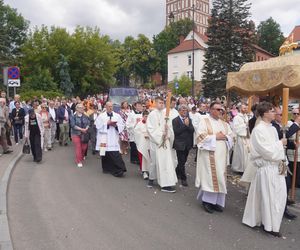 Boże Ciało 2025. Tysiące osób uczestniczyło w olsztyńskich procesjach