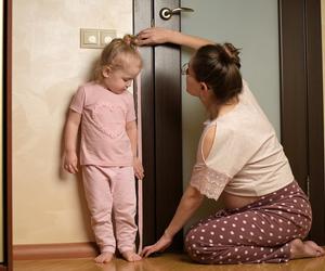Picie kawy w ciąży ma swoje konsekwencje. Chodzi o wzrost dziecka w przyszłości