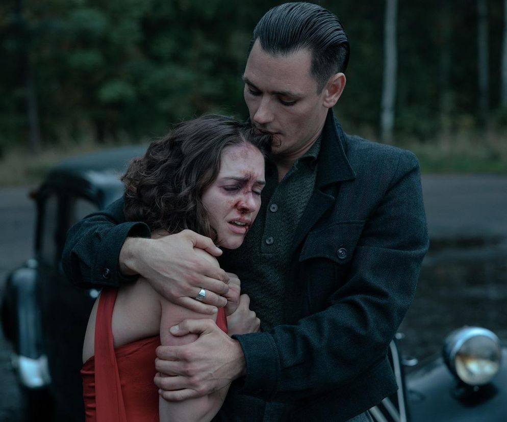 Zatoka szpiegów 2, odcinek 19. Eva (Sonia Mietielica), Franz (Bartosz Gelner) 