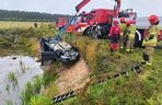 Tragedia w Łódzkiem. Strażacy wyłowili zatopiony samochód