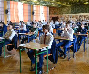 Rok szkolny 2022/23 - wystawienie proponowanych ocen. Kiedy jest koniec 2. semestru? 