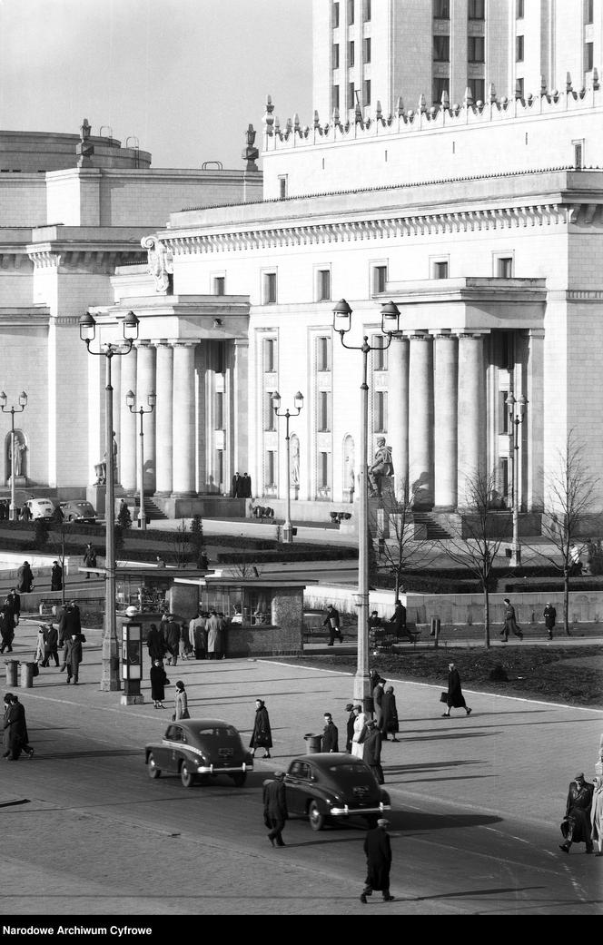 Pałac Kultury i Nauki w Warszawie na archiwalnych  fotografiach (1954 r.)