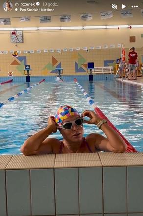 Małgorzata Rozenek pręży ciało na basenie