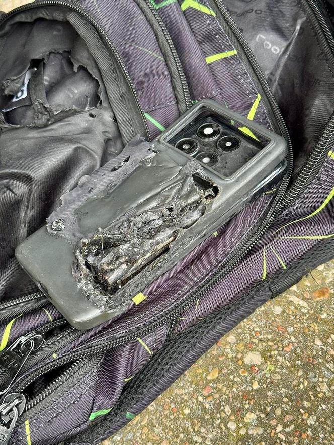 Wybuch w szkole! Telefon eksplodował w plecaku ucznia.