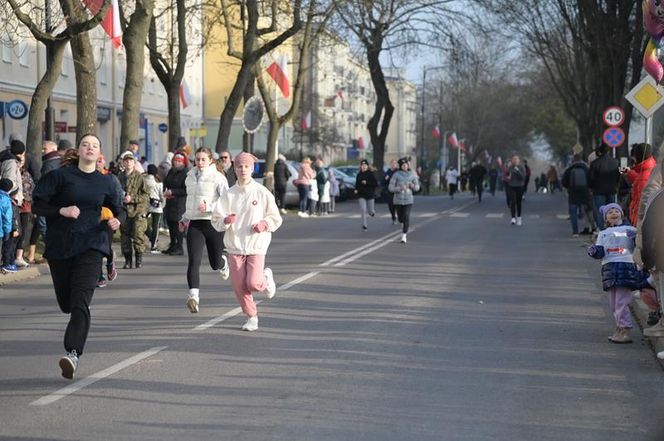 Mali i duzi pobiegli dla Polski! Druga edycja Ulicznych Biegów Niepodległości