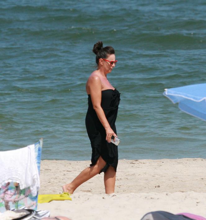 Anna Korcz na plaży na Bałtykiem