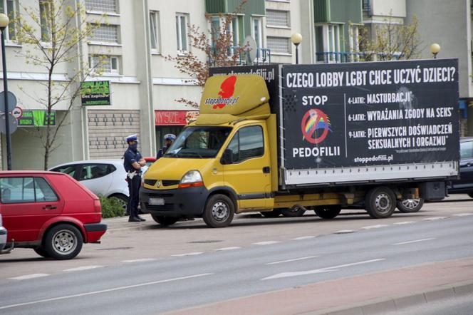 Zatrzymanie kontrowersyjnej furgonetki LGBT na Ursynowie