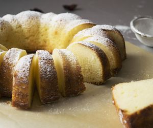 Babka twarogowa: przepis na ciasto z białym serem