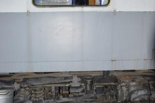 Lubelskie: Pijany włamywacz schował się przed policjantami pod stolikiem. Liczył, że go nie zauważą? 