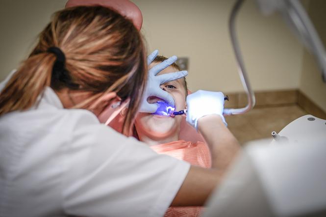 Boli ząb w nocy albo w świeta? Punkt doraźnej pomocy stomatologicznej wreszcie działa w Kielcach!