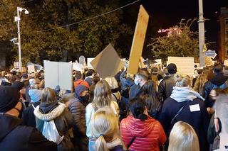Strajk kobiet w Poznaniu. Niedzielny szturm na katedrę i siedzibę PiS! Chcemy zdrowia, nie zdrowasiek