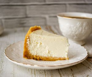 Niebiańsko pyszny sernik z mascarpone i mlekiem skondensowanym – kremowy hit, który zawsze się udaje!