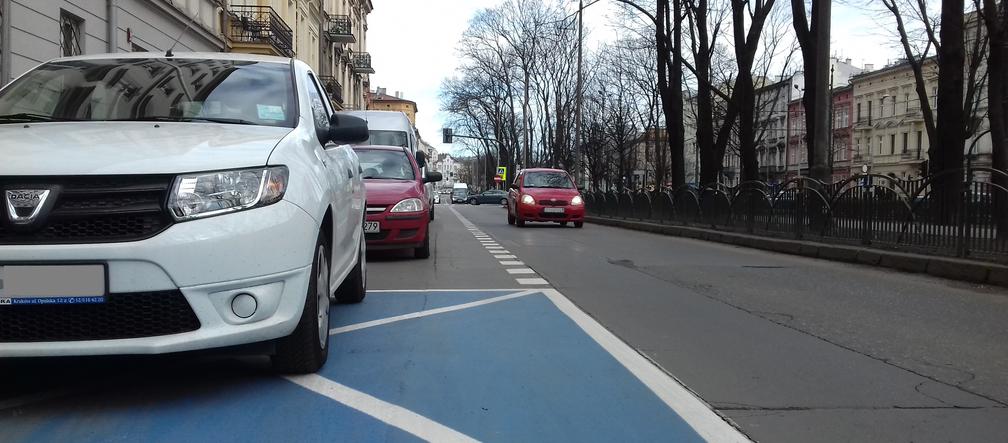 Kraków: Urzędnicy zabrali jeden pas na Dietla i zrobili tam... parking