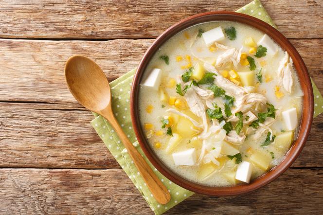 Amerykańska zupa z kurczaka i kukurydzy - przepis na pożywny chicken chowder