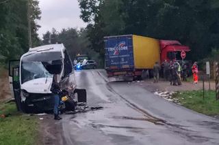 Wypadek busu z dziećmi. Pomogli żołnierze