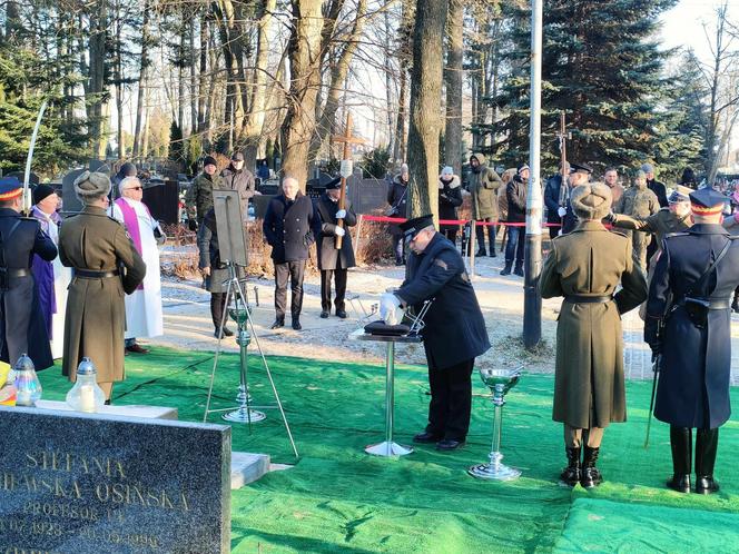 Uroczystości pogrzebowe Iwony Śledzińskiej-Katarasińskiej na Dołach. Wzięło w nich udział wiele osób [ZDĘCIA]