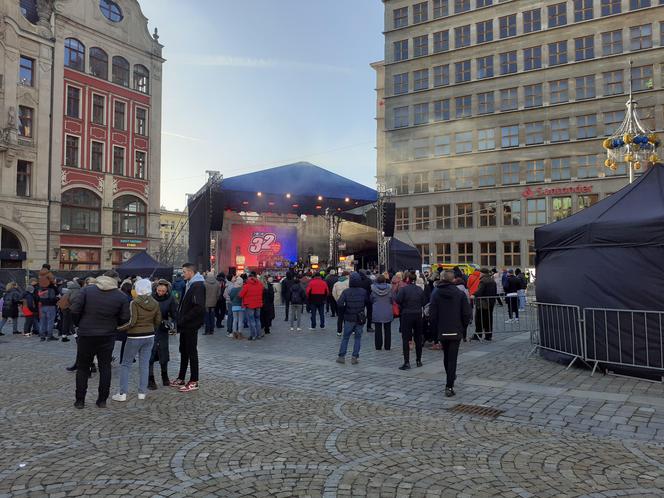 WOŚP 2024 we Wrocławiu. Cały Rynek i ludzie w serduszkach [ZDJĘCIA]