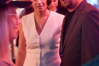 Magdalena Różczka przyłapana na czułościach w kinie. Gdzie on trzyma te ręce! A to wszystko przy ludziach