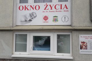 Noworodek w koszalińskim oknie życia! Chłopiec trafił pod opiekę lekarzy