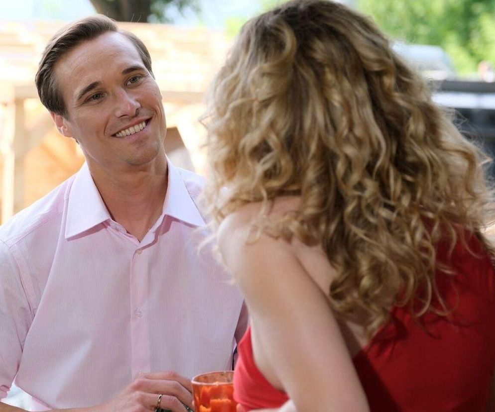 M jak miłość odc. 1887. Klaudia (Magdalena Dwurzyńska), Olek (Maurycy Popiel)