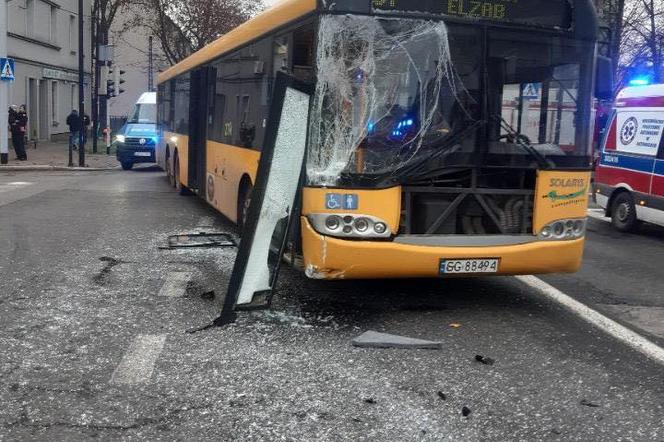 Zderzenie dwóch autobusów na skrzyżowaniu w Gliwicach