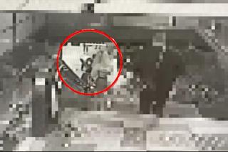 Usiłował wepchnąć 17-latka pod metro! Mamy przerażające nagranie