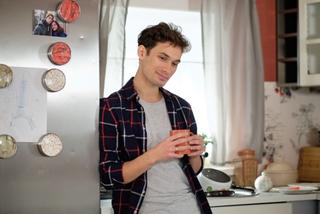 Na Wspólnej odc. 3213 - opis, streszczenie: Jarek zaczyna mierzyć się z formalnościami adopcyjnymi Hanusi i Juniora