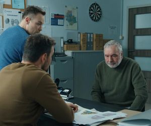 Barwy szczęścia odc. 3245. Andrzej Zastoja (Leon Charewicz),Marcin Kodur (Oskar Stoczyński), Majak (Łukasz Borkowski)