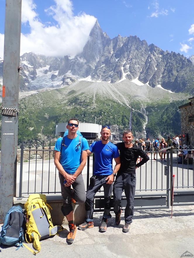 Andrzej Ficek, Roman Forysiak i Szymon Podosek z Klubu Wysokogórskiego w Bielsku-Białej, pokonali klasyczną drogę na szczyt Petit Dru w masywie Mont Blanc