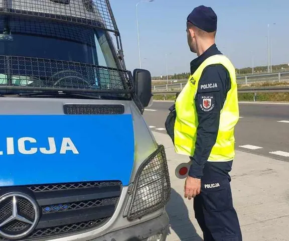 Wieźli nielegalnych imigrantów. Zatrzymała ich policja