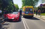 Wypadek ferrari w Piotrkowie Trybunalskim! Superauto rozbite na ul Wyzwolenia [ZDJĘCIA]