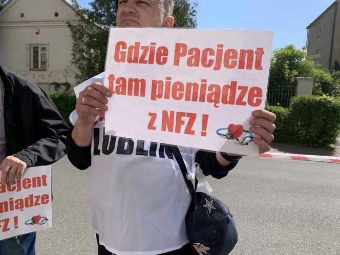 Protest pracowników lubelskiego szpitala. Chodzi o kontrakt z NFZ