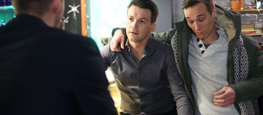 M jak miłość odc. 1370. Marcin (Mikołaj Roznerski), Jakub Karski (Krzysztof Kwiatkowski), Olek (Maurycy Popiel)