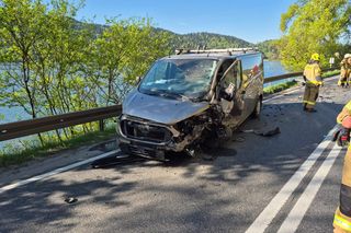 Samochód osobowy zderzył się z busem w Czchowie. Sześć osób poszkodowanych