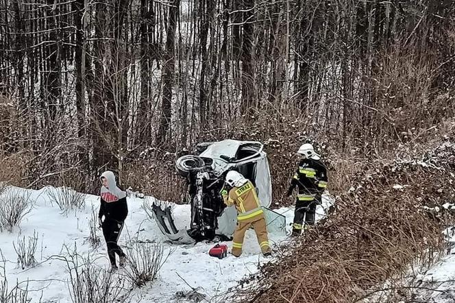 Samochód wjechał pod pociąg w Kalwarii Zebrzydowskiej