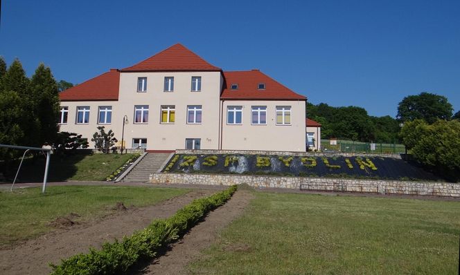 Ta wieś w Małopolsce przez ponad 100 lat była miastem. Średniowieczny zamek przekształcono tam w kościół