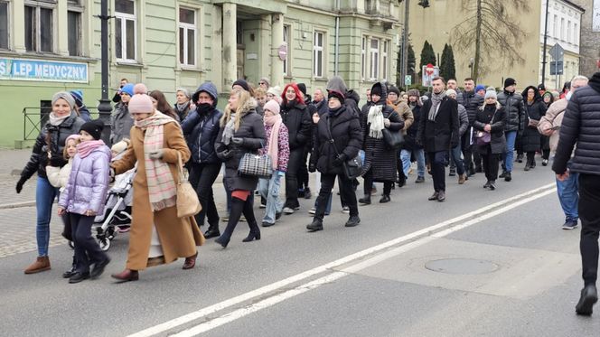 Marsz ku pamięci tragicznie zmarłego Wojtka w Piotrkowie Tryb.