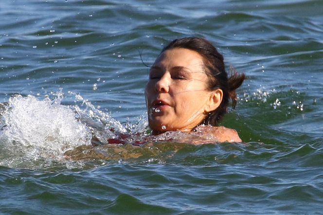 Anna Popek pracuje w zimnym morzu