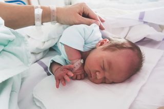 Głuchota, padaczka, opóźnienia rozwojowe. Brak badań na CMV odbiera dzieciom zdrowie