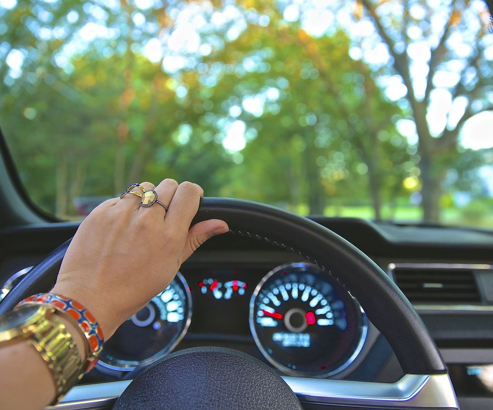 39-latka pomyliła teraz zabudowany z TOREM WYŚCIGOWYM! Na liczniku mała prawie 120 km/h!