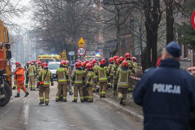 Od miesiąca policjanci pilnują w szpitalu Edwarda D. Po wybuchu kamienicy w Katowicach, nie postawiono zarzutów