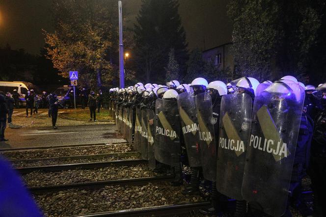 Nocne protesty pod domem Jarosława Kaczyńskiego