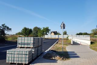 Do tunelu pod torami koło Okrężnej po twardym