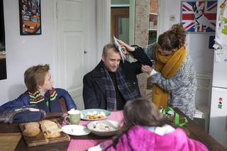 Sama słodycz odcinek 2 Fryderyk (Piotr Adamczyk) Marianna (Adrianna Kalska) Ola (Olivia Kupczynski) Staś (Olaf Marchwicki)