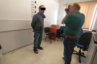 Piekło w zabytkowej kamienicy. Podpalił budynek i groził mieszkańcom. Podejrzany w rękach policji