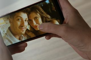 Barwy szczęścia, odcinek 3150. Na zdjęciu Regina (Kamila Kamińska),  Justin (Jasper Sołtysiewicz)