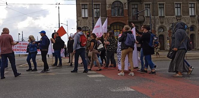 Strajk MOPS Łódź 8.07. Blokada skrzyżowania Kościuszki - Mickiewicza [ZDJĘCIA, WIDEO]